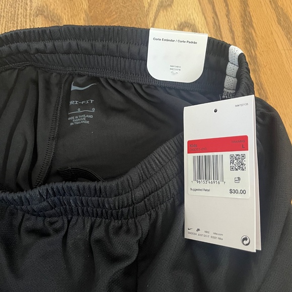 Nike Dri-FIT boys shorts - Picture 3 of 4